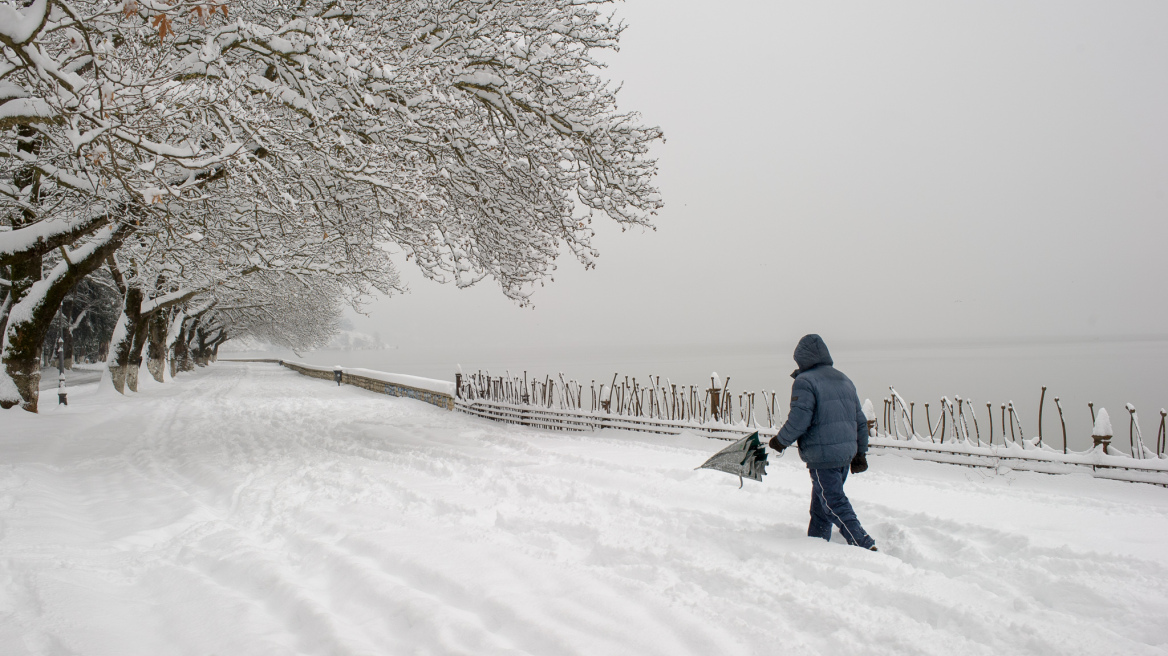 Ζιακόπουλος: Λιακάδα - ανάσα για τους αποκλεισμένους του χιονιά αύριο