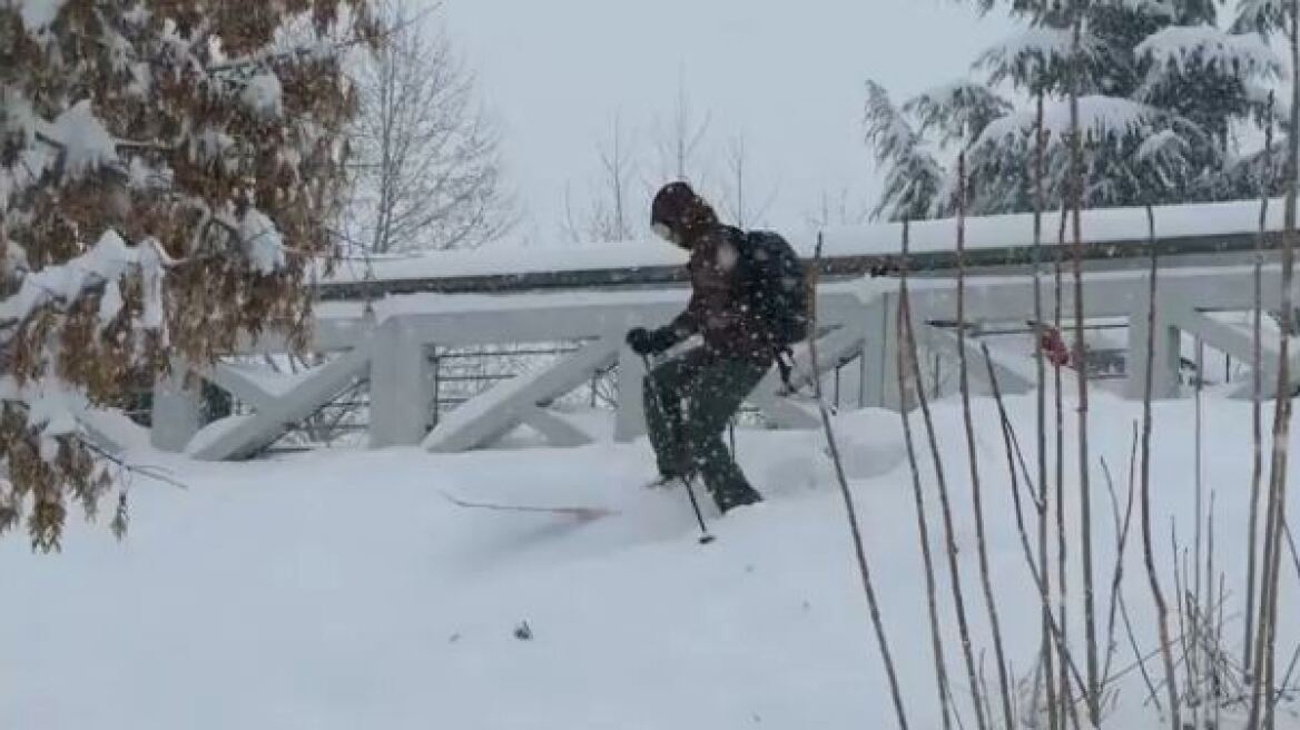 Βίντεο: Επιχείρησαν να κατέβουν με σκι από τον Άγιο Αχίλλειο στη Λάρισα