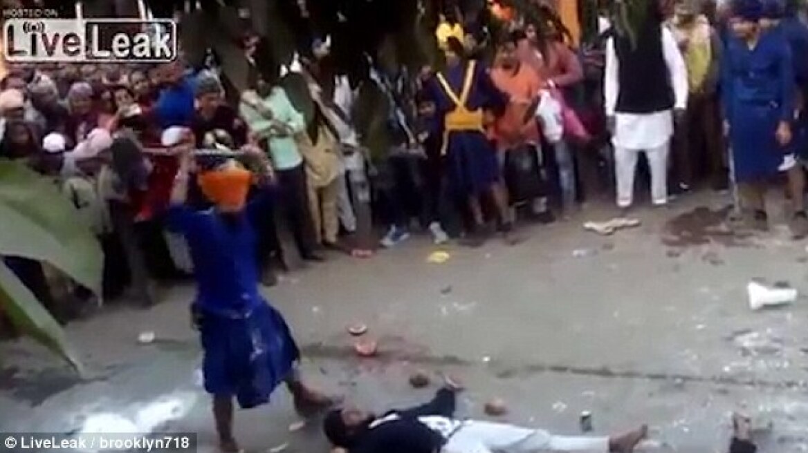 Βίντεο-σοκ: Πώς ένας δάσκαλος πολεμικών τεχνών κόντεψε να... ξεκάνει εθελοντή με βαριοπούλα