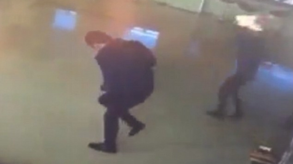Βίντεο: Έβαλε φωτιά στη γυναίκα του... γιατί τον χώρισε