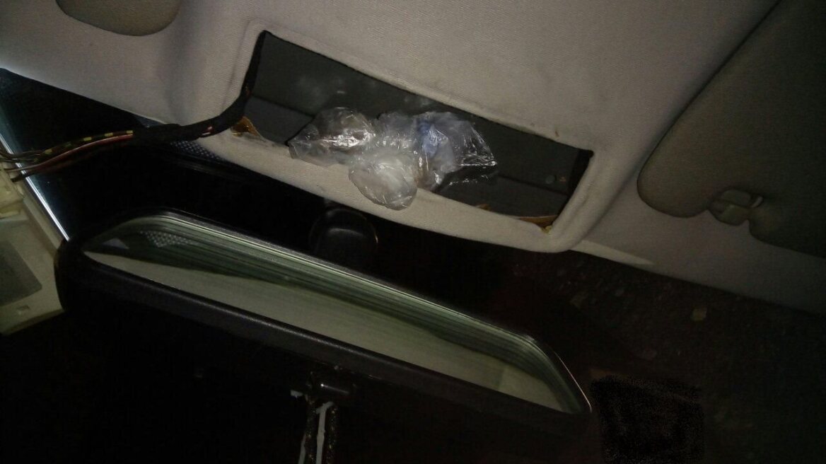 Η πλαφονιέρα του Ι.Χ. έκρυβε ηρωίνη