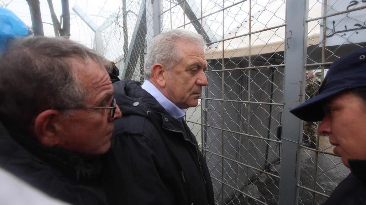 Στη Λέσβο μεταβαίνουν αύριο Αβραμόπουλος και Μουζάλας 