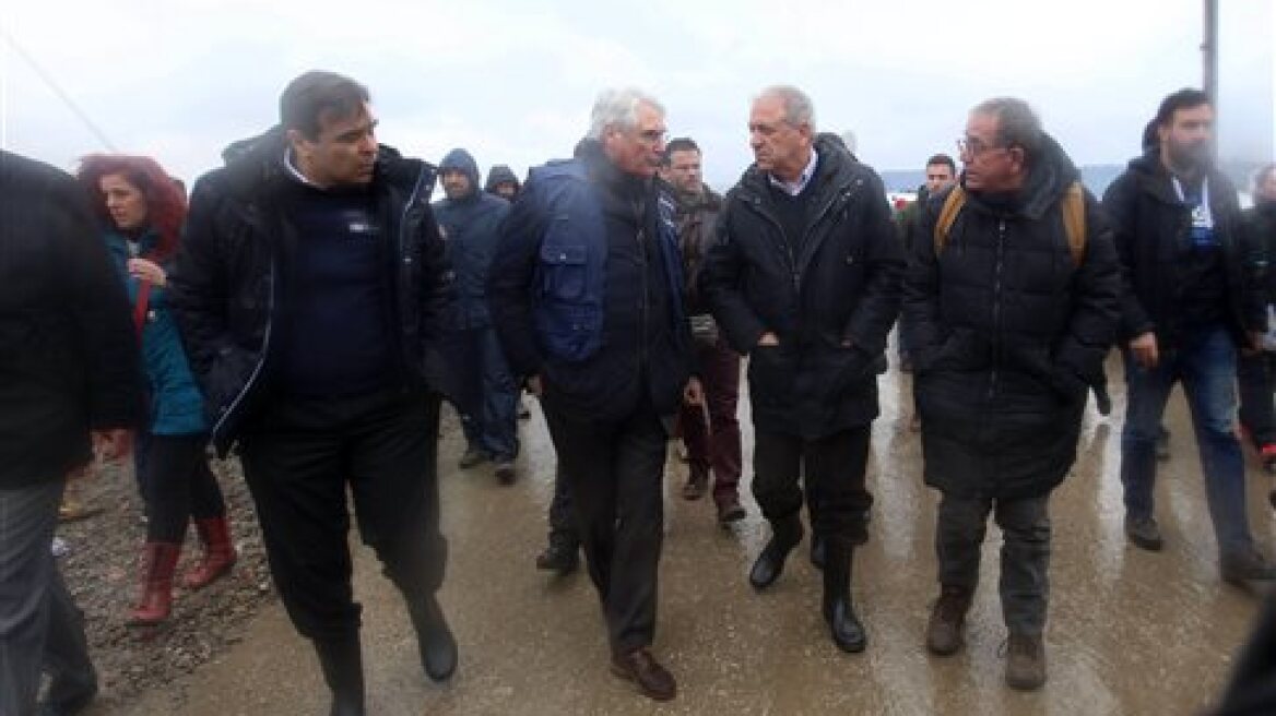 Commissioner Avramopoulos and Immigration Minister Mouzalas are visiting Greek Hot-Spots