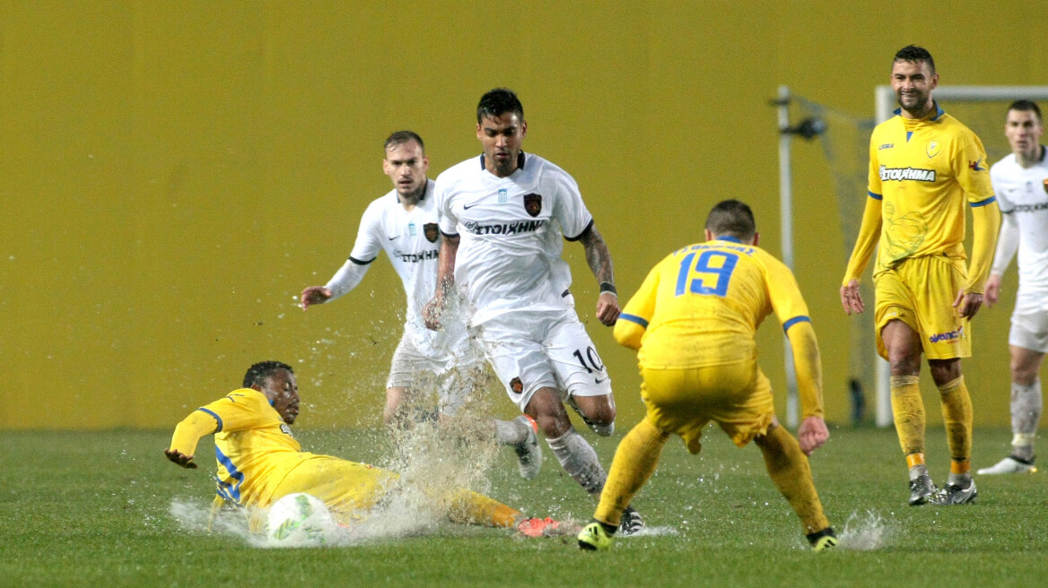 Παναιτωλικός-ΑΕΚ 3-2: Ανατροπή στην ανατροπή μέσα στη βροχή!