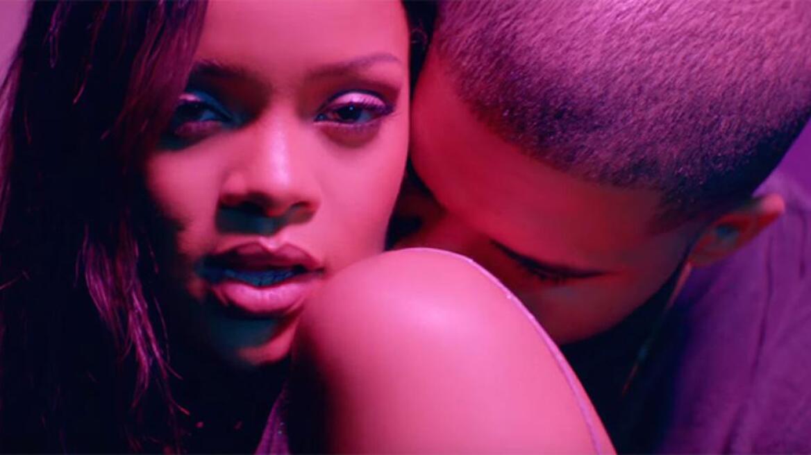 Backstage with Rihanna! (VIDEO)