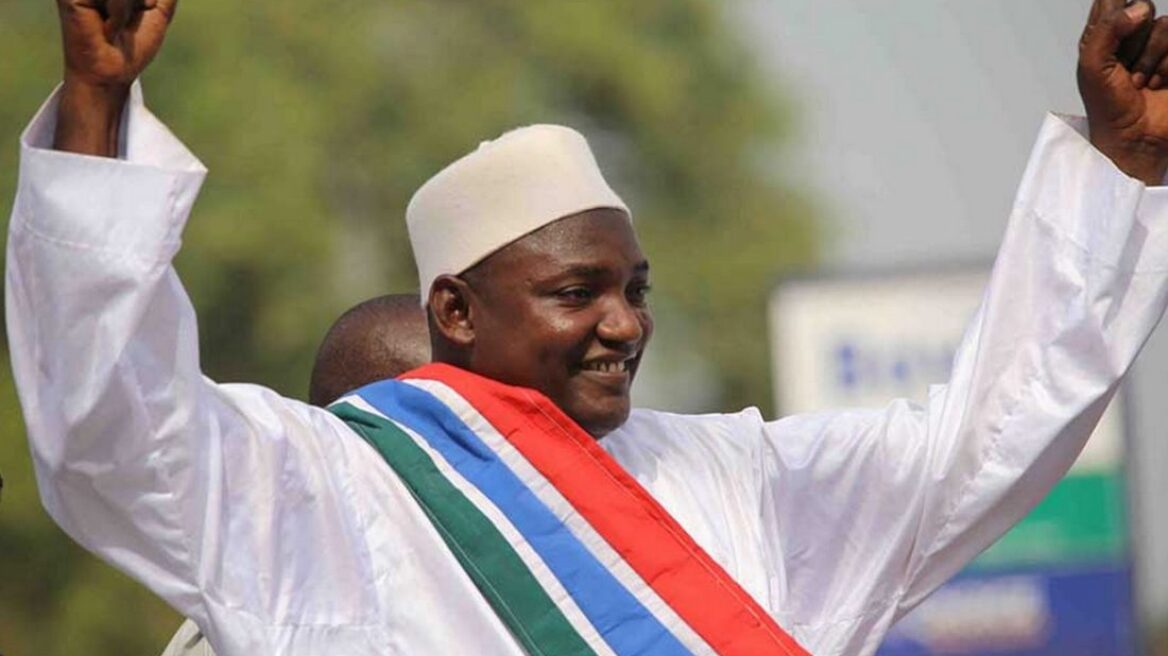 Γκάμπια: Ορκίστηκε νέος πρόεδρος ο Αντάμα Μπάροου