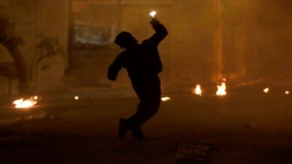 Επεισόδια μετά από πορεία αντιεξουσιαστών στη Θεσσαλονίκη