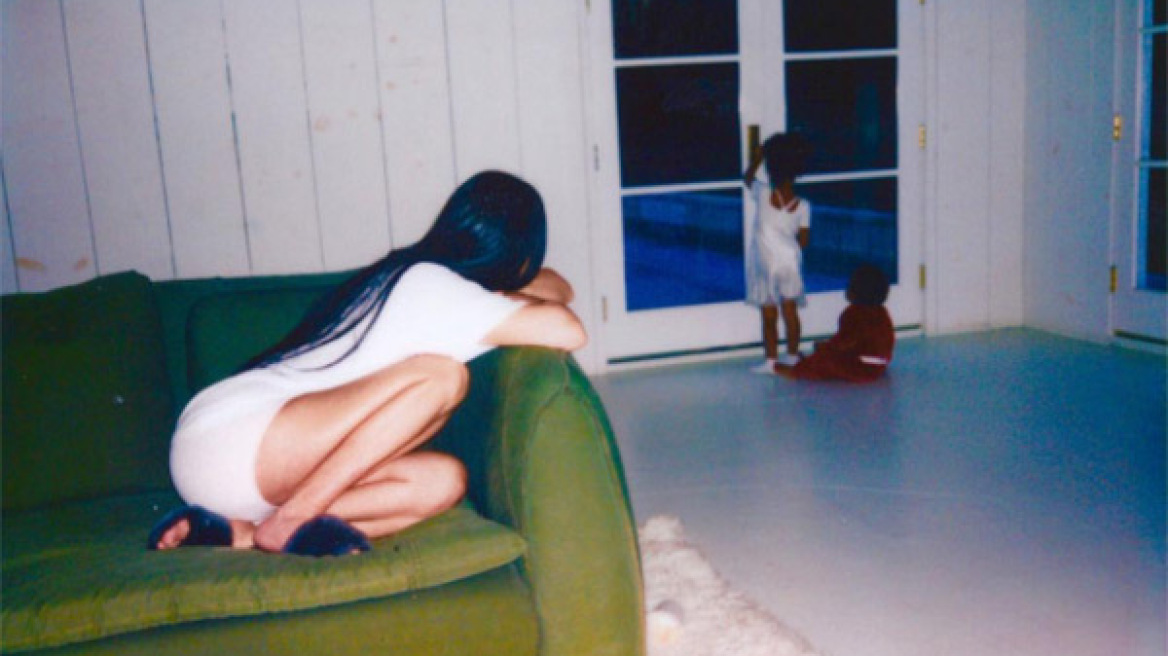 Η Kim Kardashian αποκαλύπτει τι έκανε όταν απουσίαζε από τα social media με 20 στιγμιότυπα