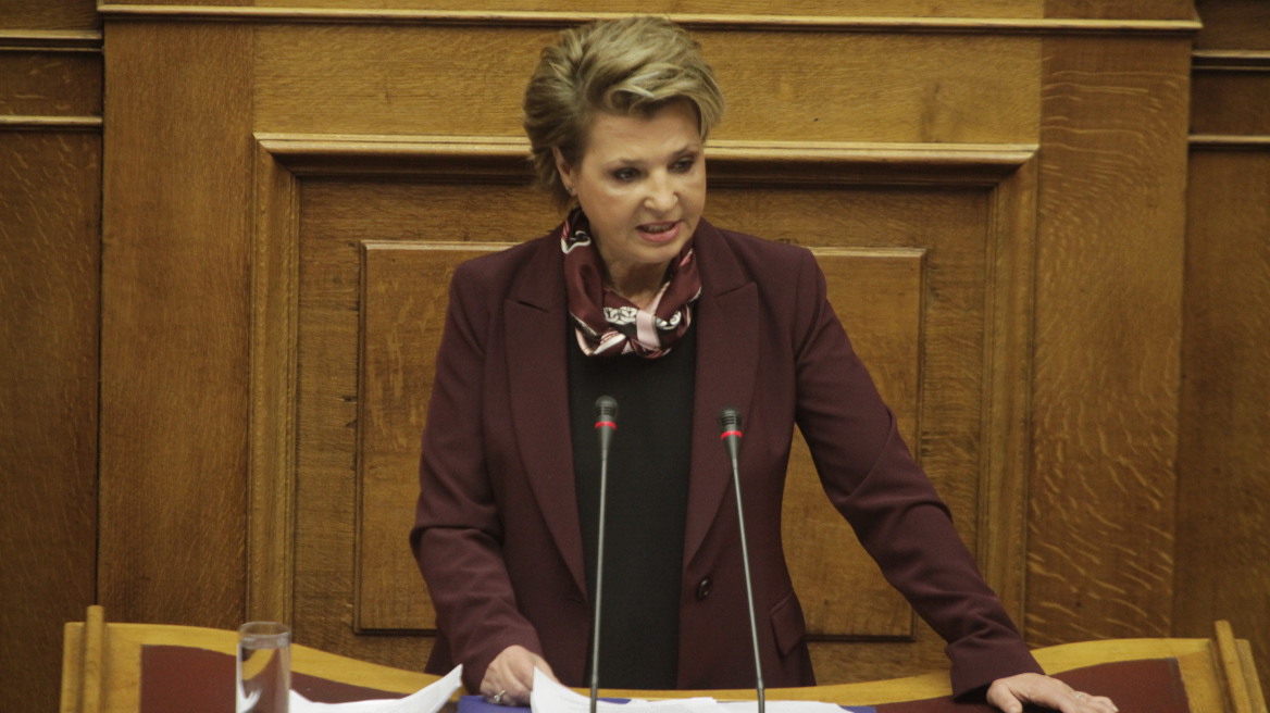 Βουλή: Λιγότερους δημοσίους υπαλλήλους βλέπει η Γεροβασίλη 