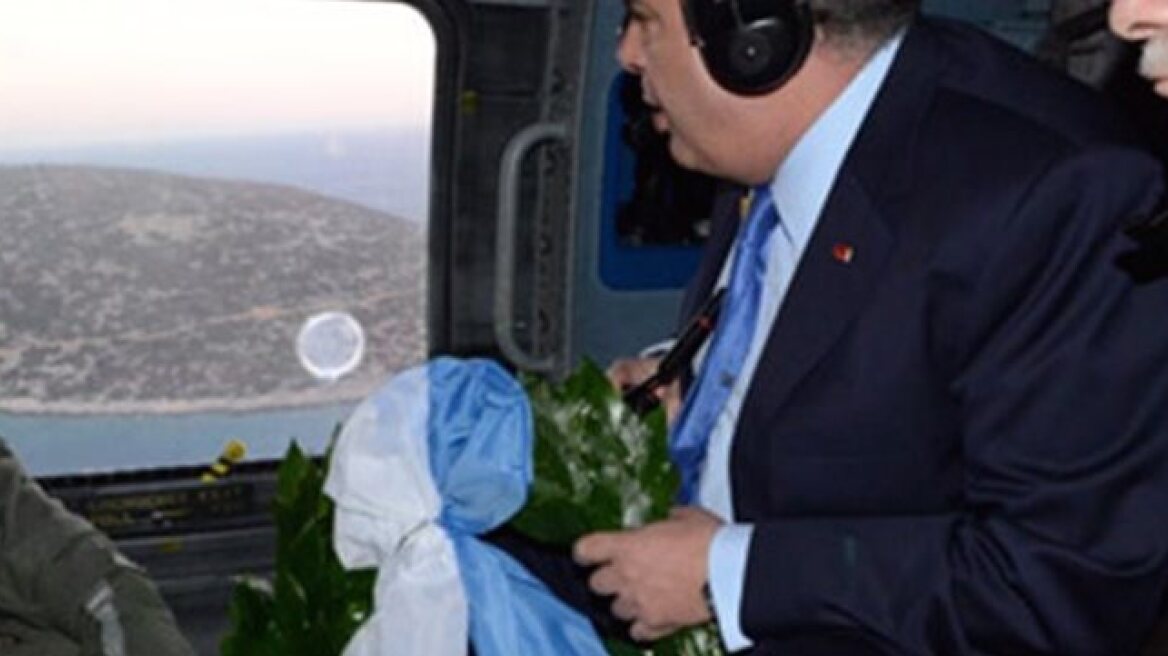 Video of Greek Defence Minister Kammenos throwing wreath over Imia islands (video-photos)