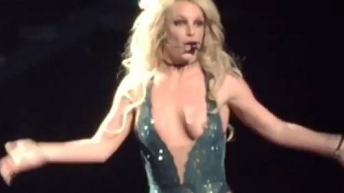 Βίντεο: Σε κοινή θέα το στήθος της Britney Spears 