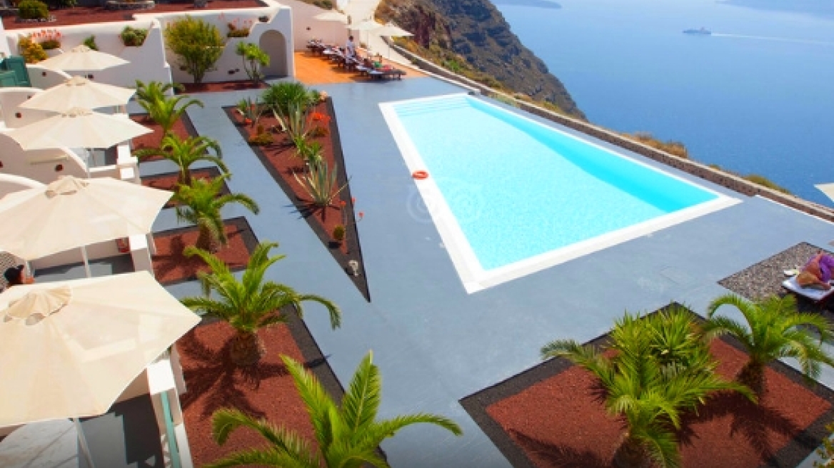 Santorini Hotel in 2017 “Hall of Fame” list of TripAdvisor (photos)