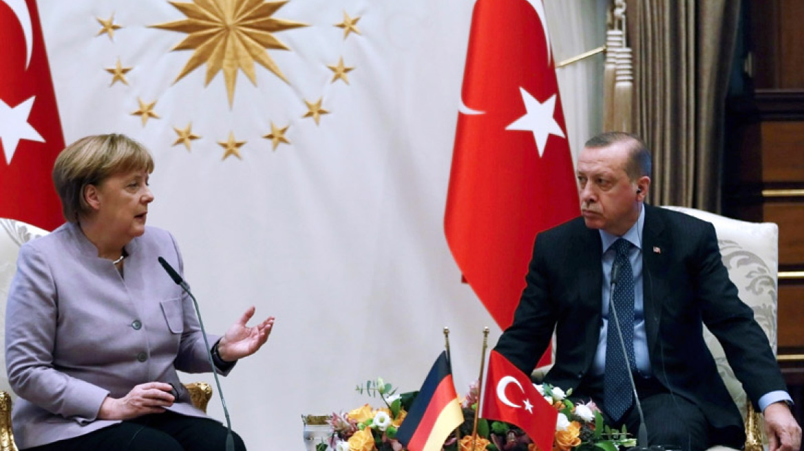 Ερντογάν σε Μέρκελ: Απαράδεκτο να μιλάς για «ισλαμική τρομοκρατία»