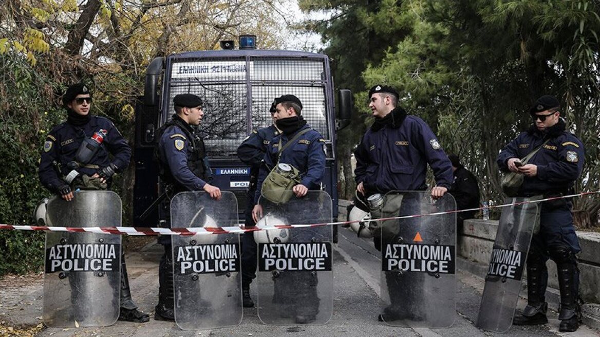 Breaking: Riot police block female cleaners from approaching PM’s residence