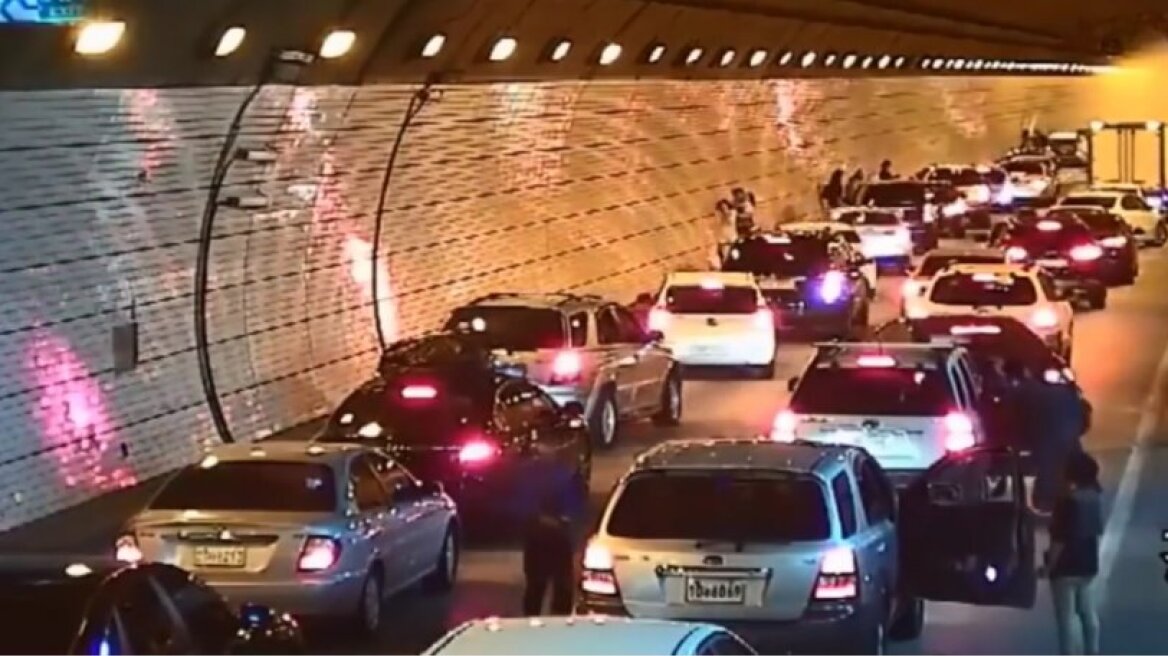 Έτσι ανοίγουν τον δρόμο στην Κορέα μετά από ένα ατύχημα (vid)