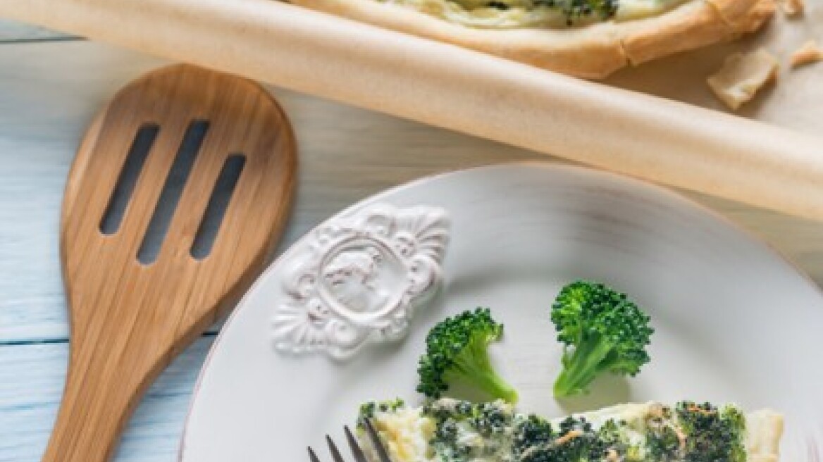 Τάρτα με μπρόκολο γραβιέρα και μουστάρδα