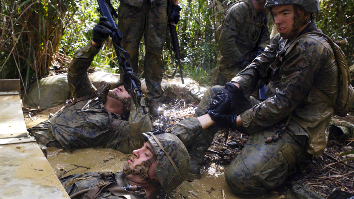 US Marines training: Tactical Driving and Shooting Course! (AMAZING VIDEO)