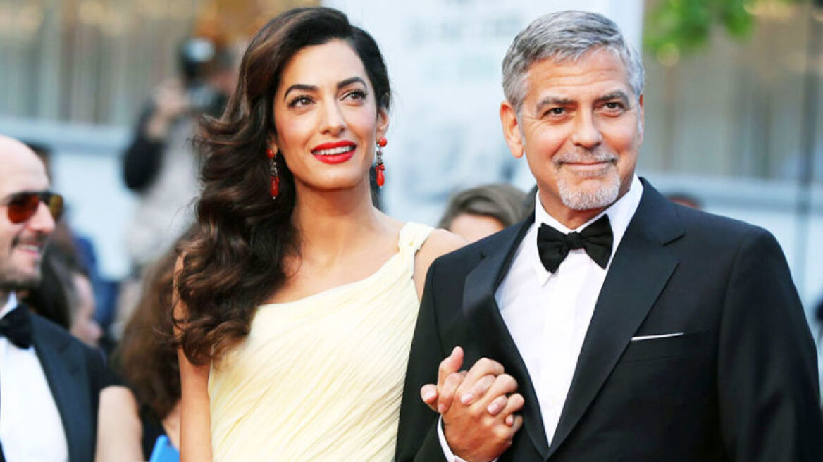 Ο George Clooney επιβεβαίωσε την εγκυμοσύνη της Amal στον Matt Damon 