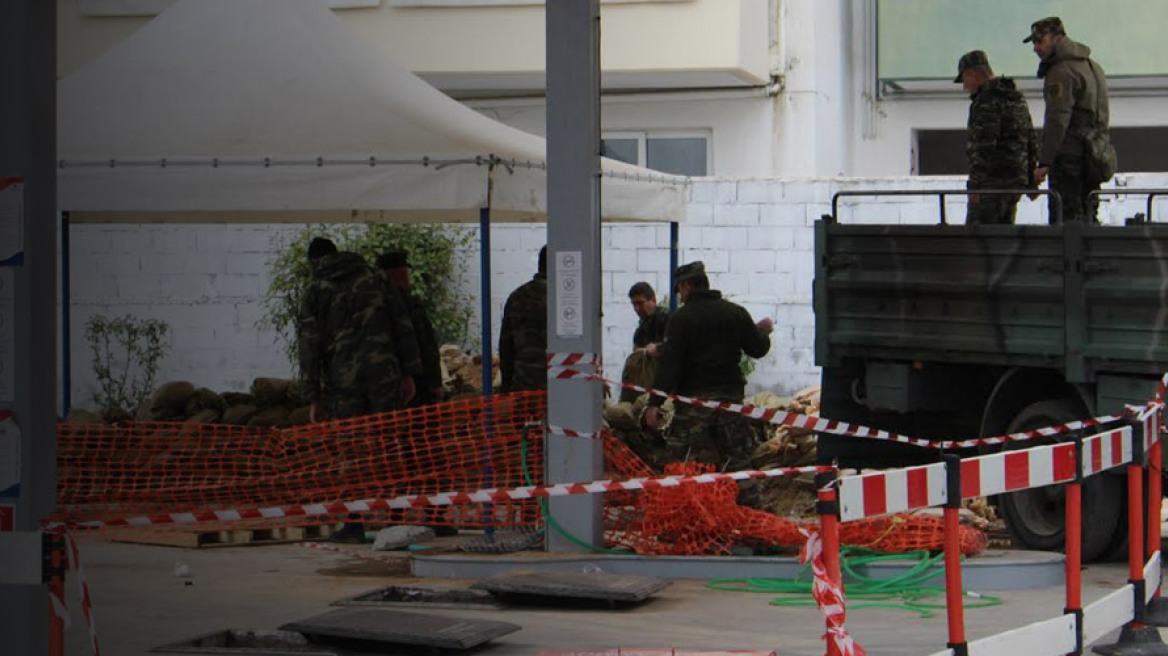 Ξεκίνησε η επιχείρηση «βόμβα» στο Κορδελιό - Ασθενοφόρα απομακρύνουν ευπαθείς ομάδες 