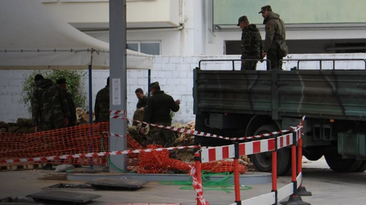 Largest population evacuation in Greece underway, as authorities prepare to dispose of WWII bomb (photos)