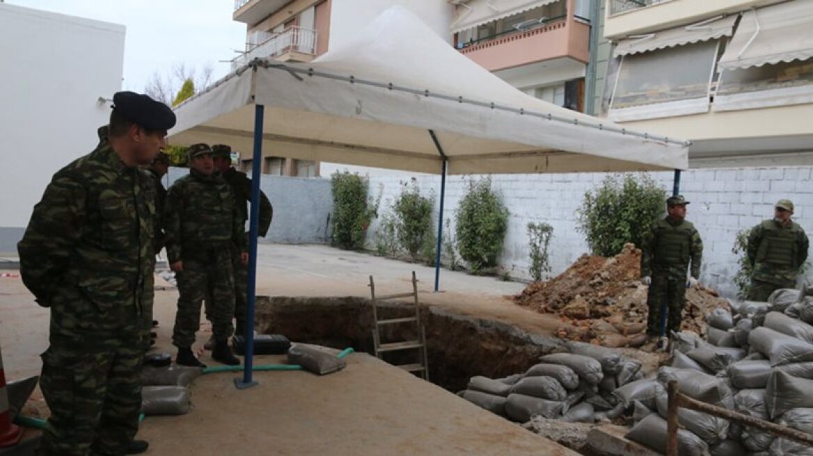 Evacuation of thousands of Greeks for WWII bomb disposal in progress (watch live)