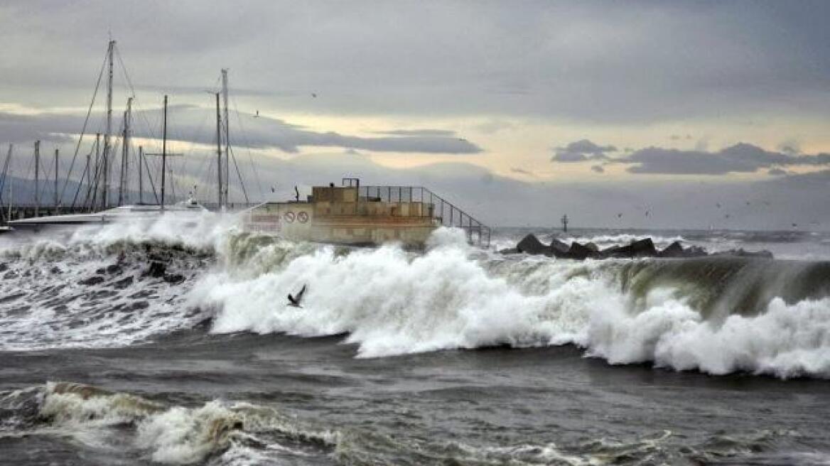 Ακυρώσεις δρομολογίων πλοίων λόγω των ισχυρών ανέμων