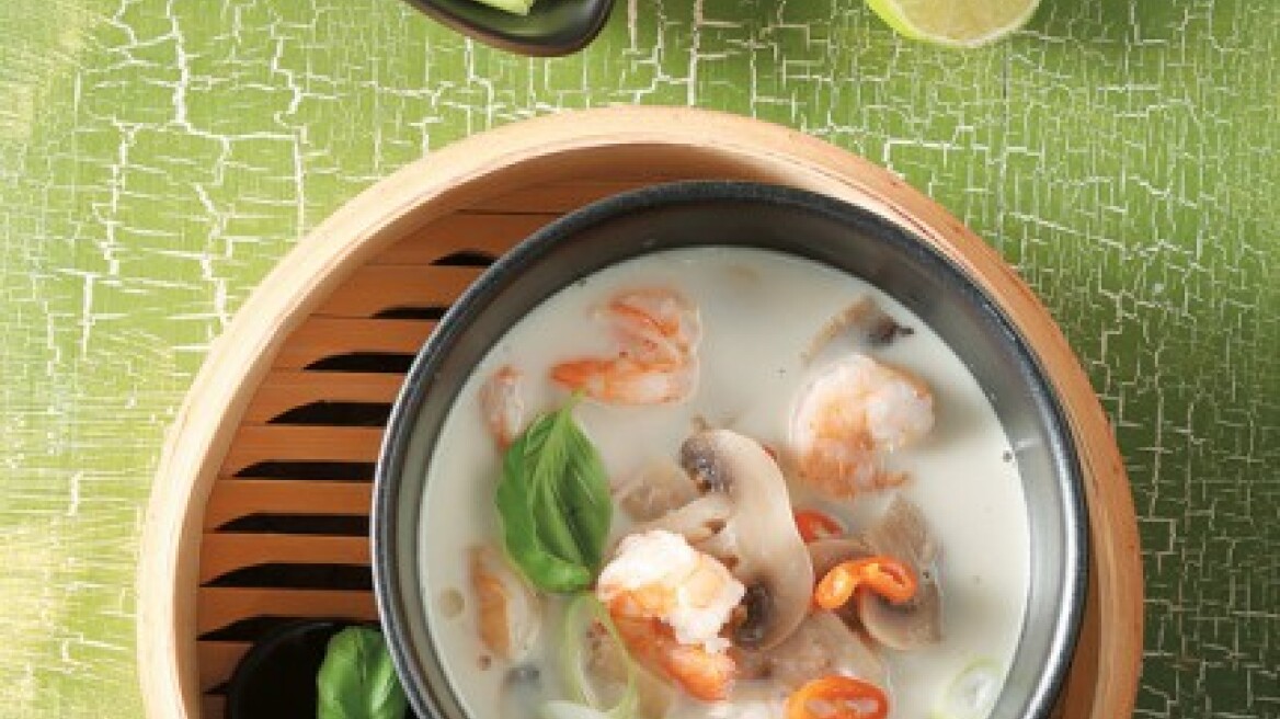 Σούπα Ταϊλάνδης με γαρίδες μανιτάρια και γάλα καρύδας