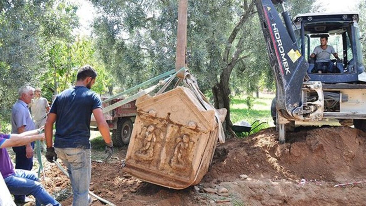 Three tombs of Greek gods discovered in Bursa, Turkey (photo)