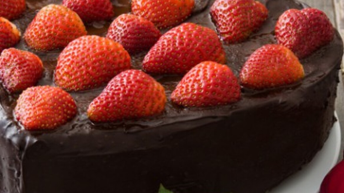 Valentines chocolate cake