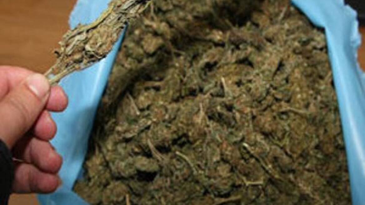 Αλισβερίσι με μεγάλη ποσότητα χασίς... εν κινήσει!