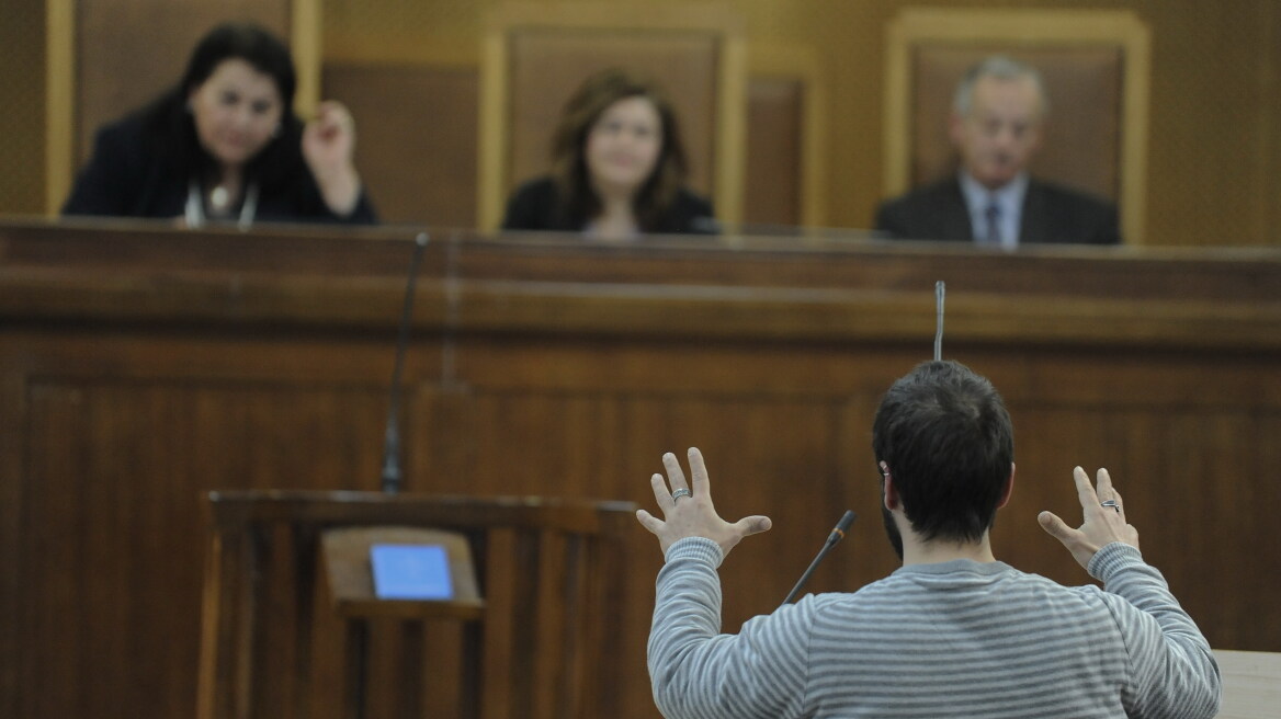 Δίκη ΧΑ: Ξεκίνησαν οι καταθέσεις για την επίθεση στο στέκι «Αντίπνοια»
