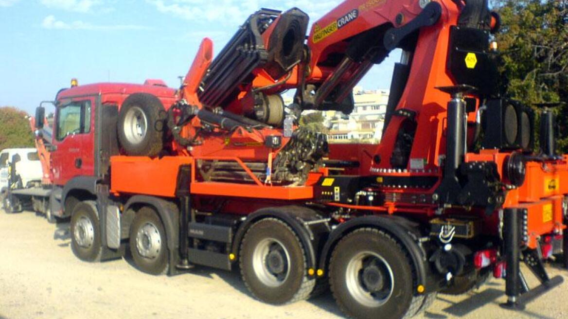 «Σήκωσαν» γεννήτρια βάρους ενός τόνου από αντλιοστάσιο!