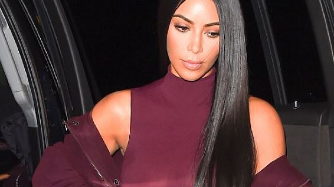 Η Kim Kardashian βγήκε βόλτα αλλά «ξέχασε» να βάλει σουτιέν