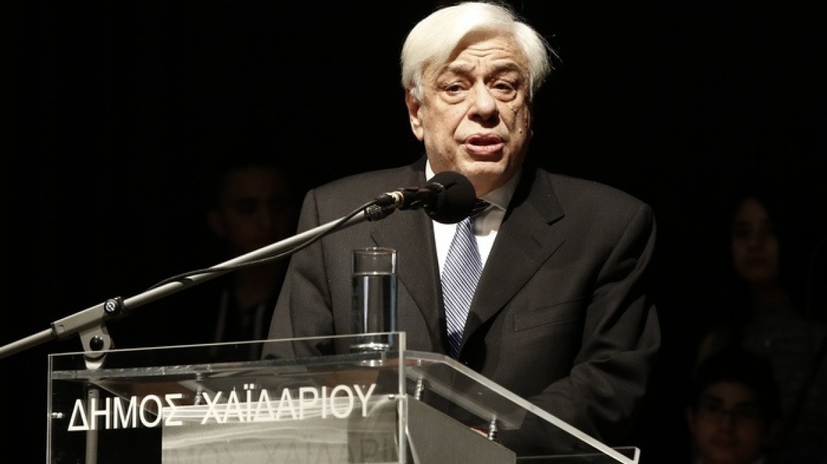 Παυλόπουλος σε προσφυγόπουλα: Θα μείνετε εδώ όσο χρειαστεί, ώσπου να τελειώσει ο εφιάλτης του πολέμου