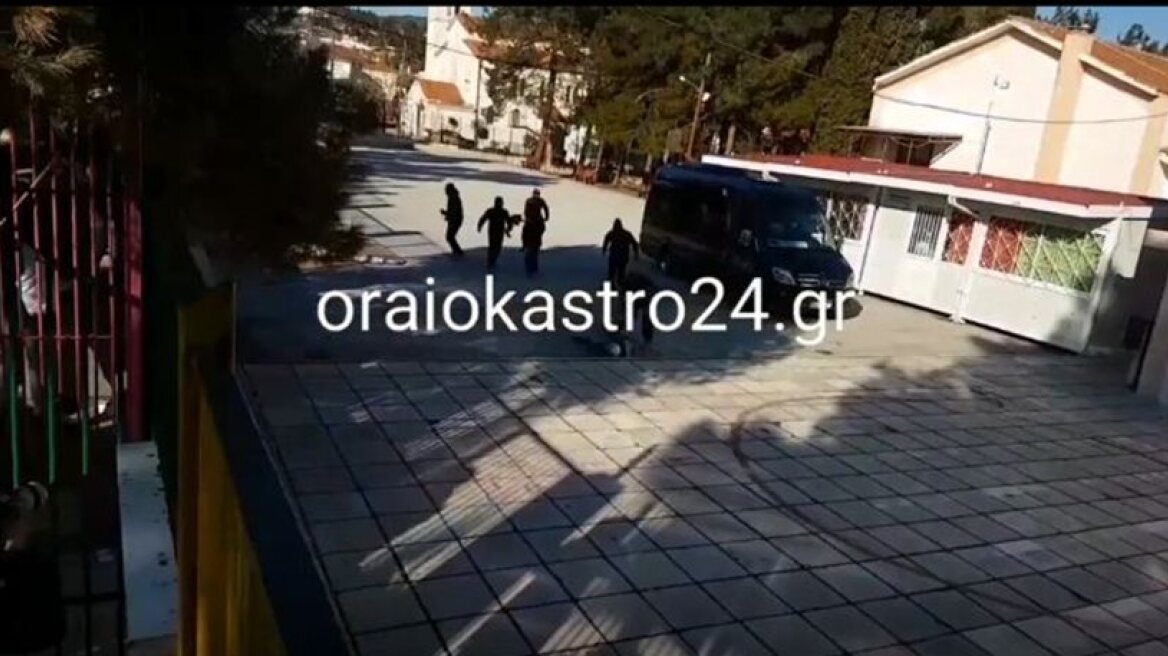 Συνελήφθη 25χρονος για τα επεισόδια στο Ωραιόκαστρο