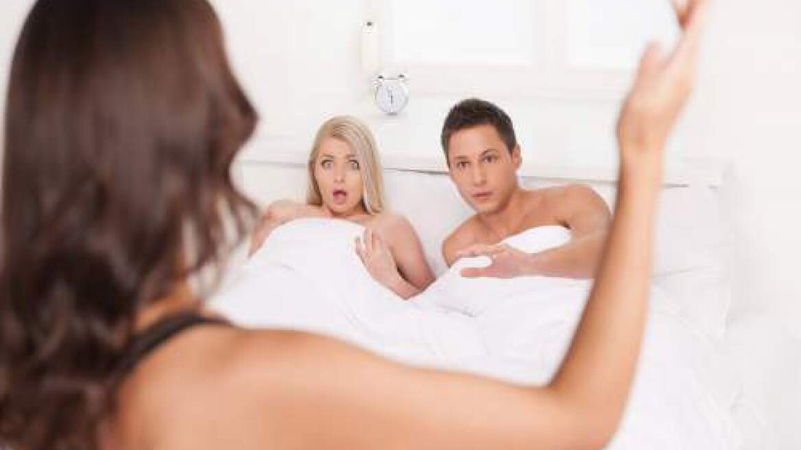At what ages do women and men cheat?