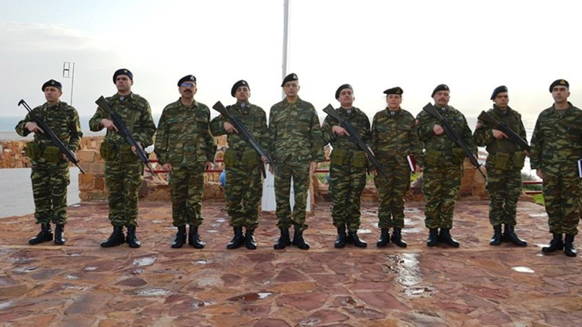 Οι Τούρκοι κατηγορούν τον αρχηγό ΓΕΣ ότι σήκωσε την ελληνική σημαία στις Οινούσσες!