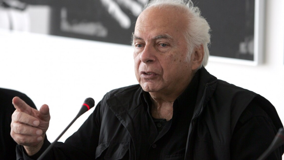 Αυτή την ώρα, δημοσία δαπάνη, η κηδεία του Νίκου Κούνδουρου