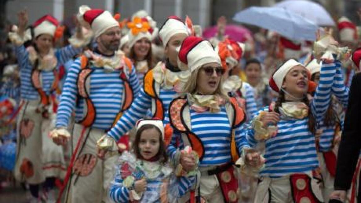 H μεγάλη ώρα του Πατρινού καρναβαλιού έφτασε - 30.000 καρναβαλιστές θα ξεχυθούν στους δρόμους 
