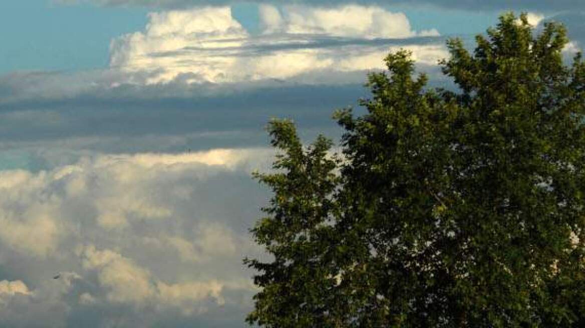 Βροχές σήμερα, ανεβαίνει λίγο αύριο η θερμοκρασία 