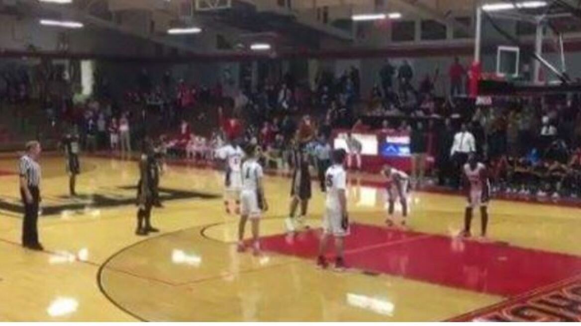 Απίστευτο buzzer beater σε αγώνα κολλεγιακού πρωταθλήματος