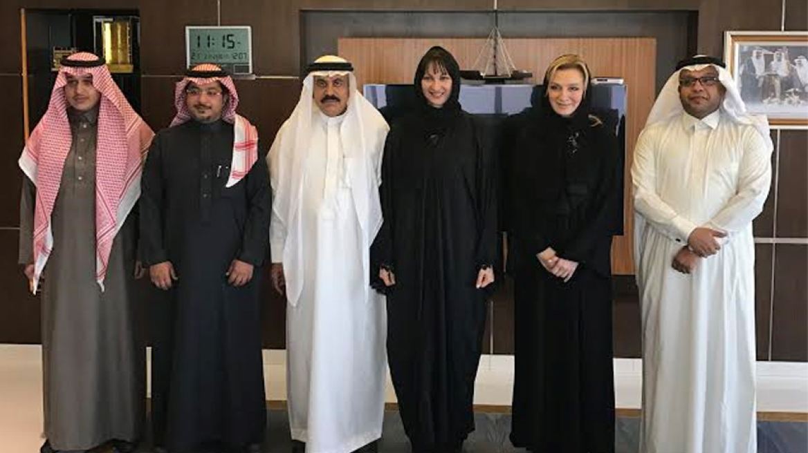 Η Έλενα Κουντουρά εξήγησε γιατί φόρεσε μαντίλα στη Σαουδική Αραβία