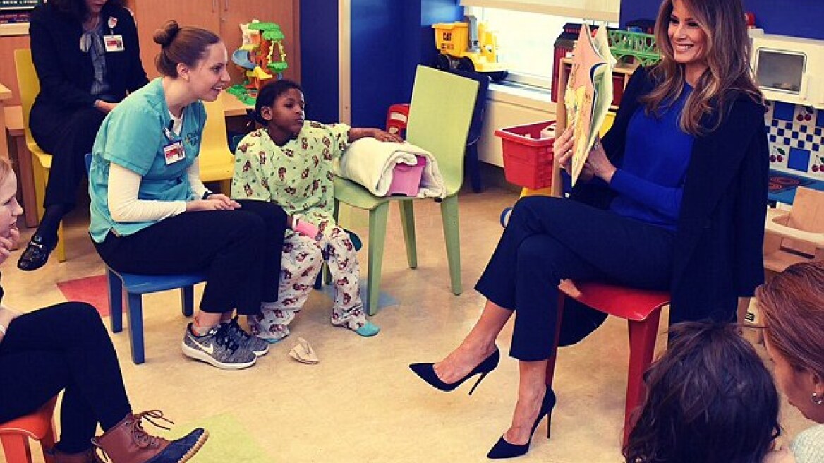 Το άλλο πρόσωπο της Μελάνια Τραμπ: Διαβάζει παραμύθια σε άρρωστα παιδάκια