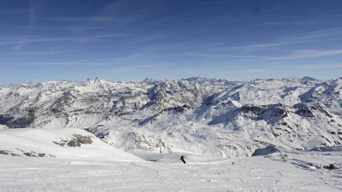 Avalanche buries skiers on piste at French Alps resort of Tignes