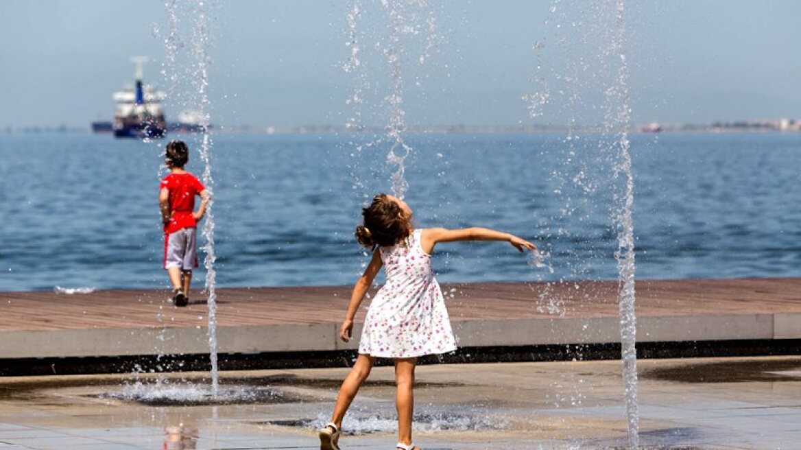 Massive 10% drop in fertility rates in Greece, Eurostat data shows