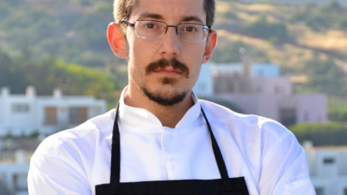 Ο Αλέξανδρος Τσιοτίνης στη σαντορινιά «Σελήνη»