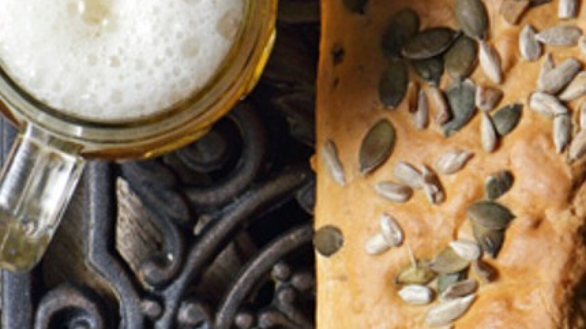  Ψωμί με μπίρα και ξηρούς καρπούς