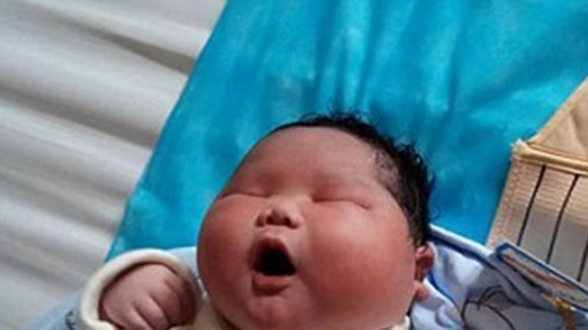 Giant baby born in China! (photos)