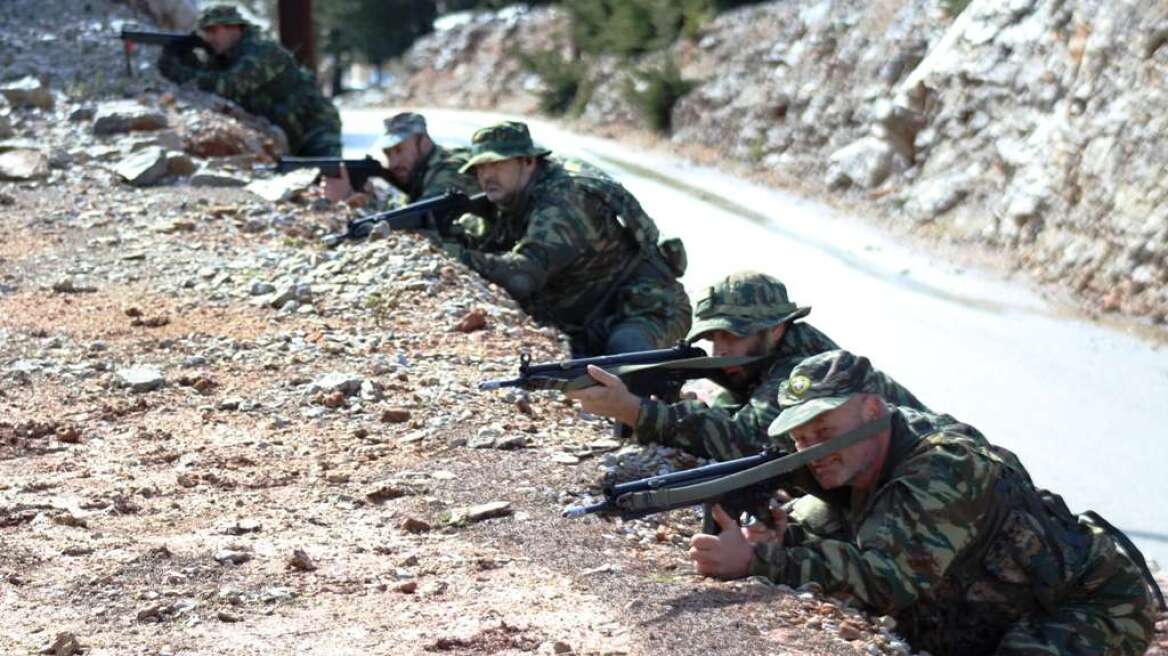 Greek Army Chief inspects the defense forces of the small island of Simi! (GREAT PHOTOS)