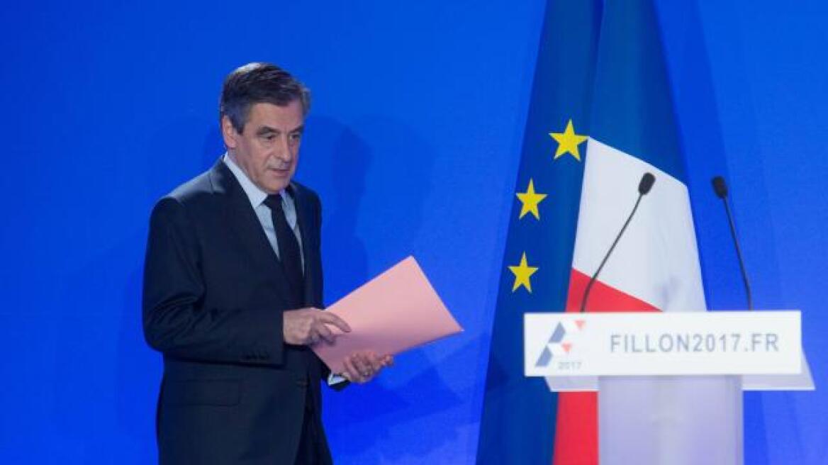 Ο Φιγιόν «απολογείται» για τα ακριβά του κοστούμια: «Είναι δώρο φίλου, ε και;»